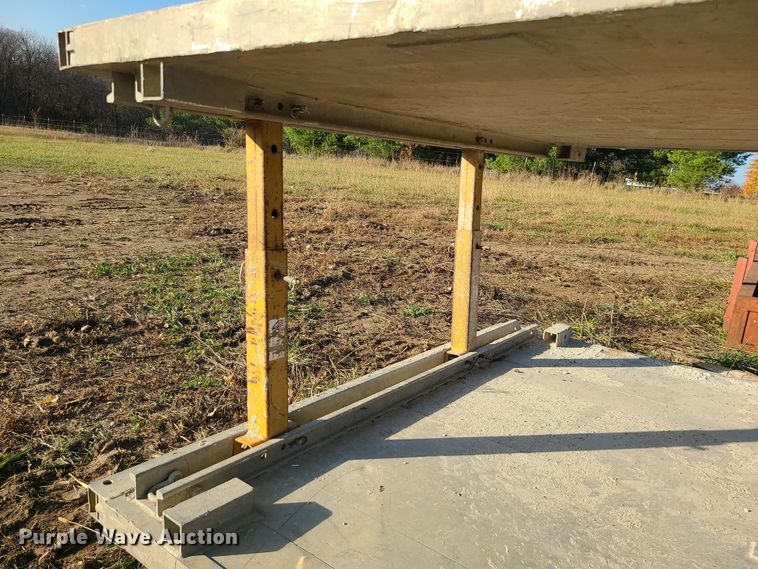 image for item LJ9319 Trench box