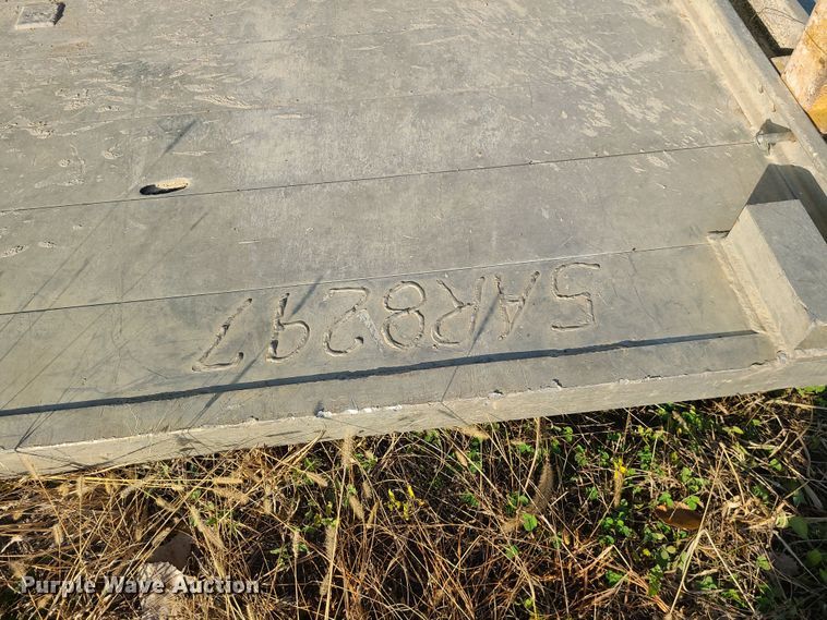 image for item LJ9319 Trench box