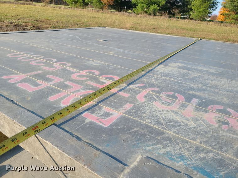 image for item LJ9319 Trench box