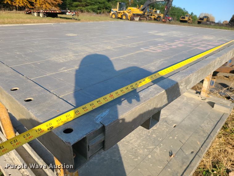 image for item LJ9319 Trench box