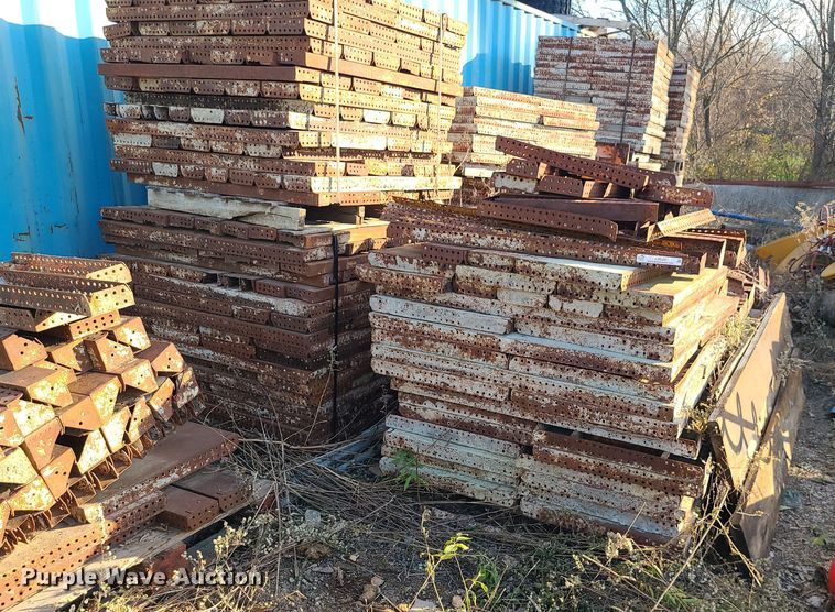 image for item LJ9324 Concrete forms