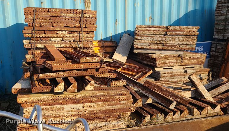 image for item LJ9324 Concrete forms