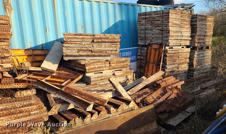 image for item LJ9324 Concrete forms