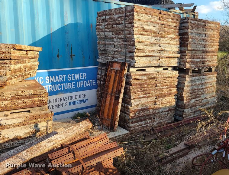 image for item LJ9324 Concrete forms