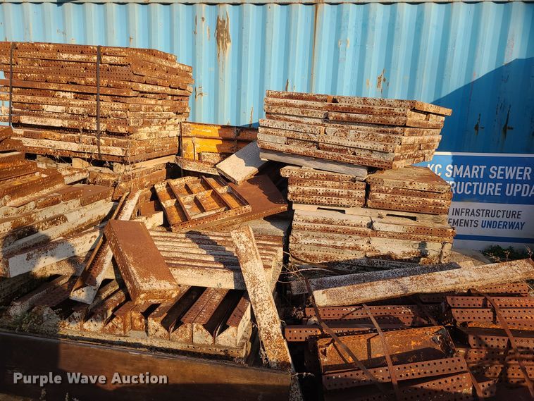 image for item LJ9324 Concrete forms