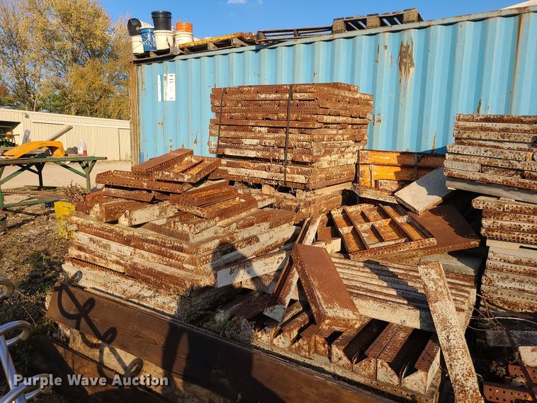 image for item LJ9324 Concrete forms