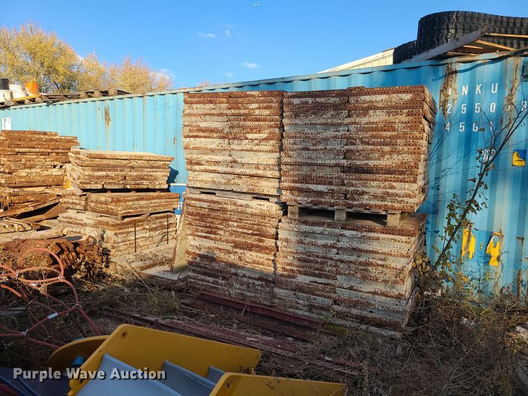 image for item LJ9324 Concrete forms