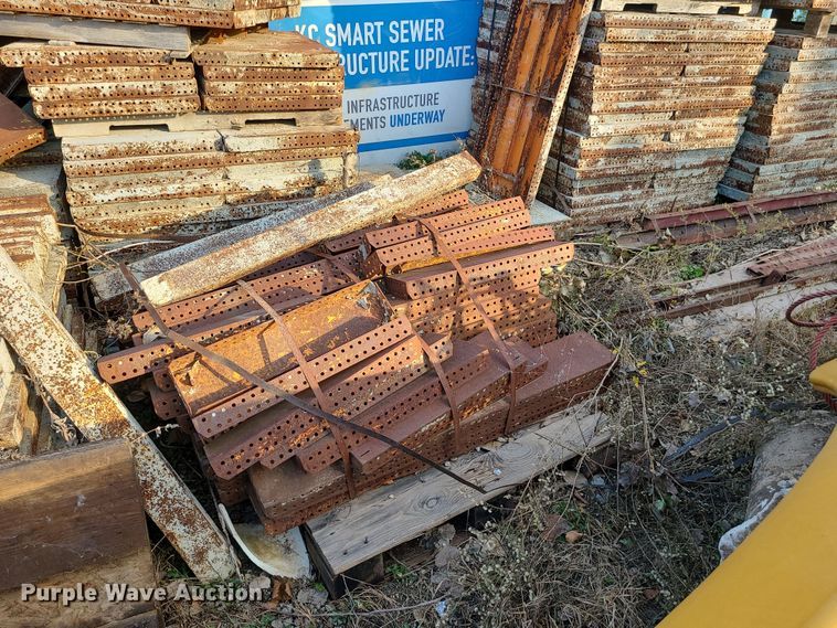 image for item LJ9324 Concrete forms