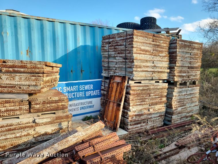 image for item LJ9324 Concrete forms