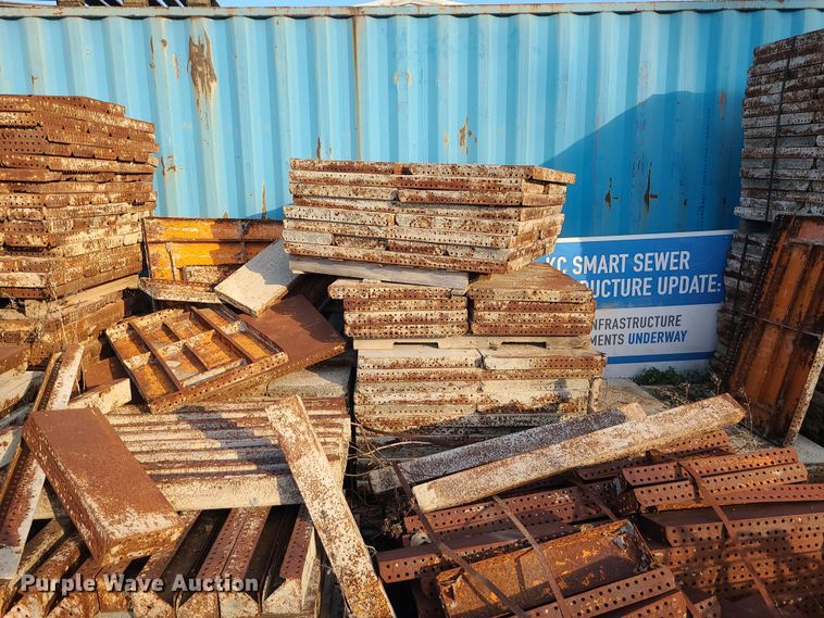 image for item LJ9324 Concrete forms