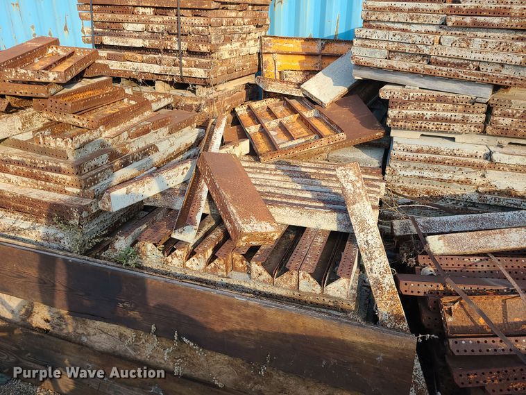 image for item LJ9324 Concrete forms