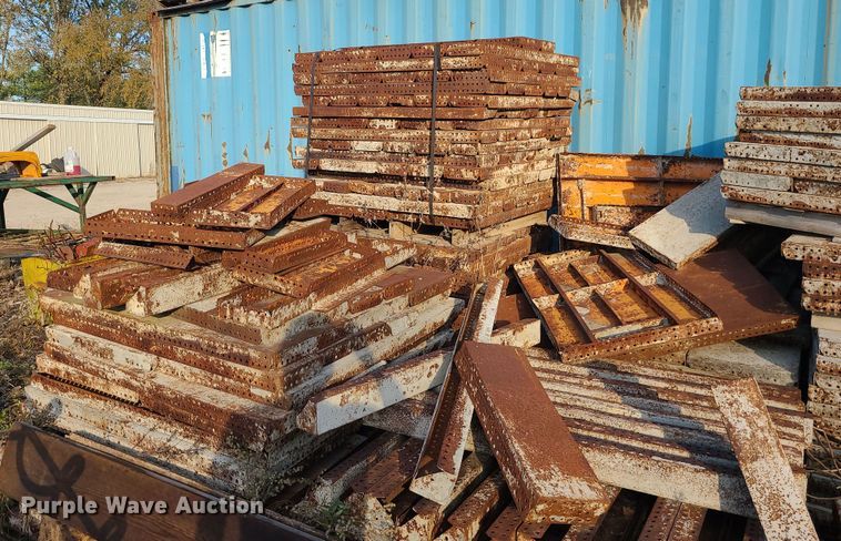 image for item LJ9324 Concrete forms