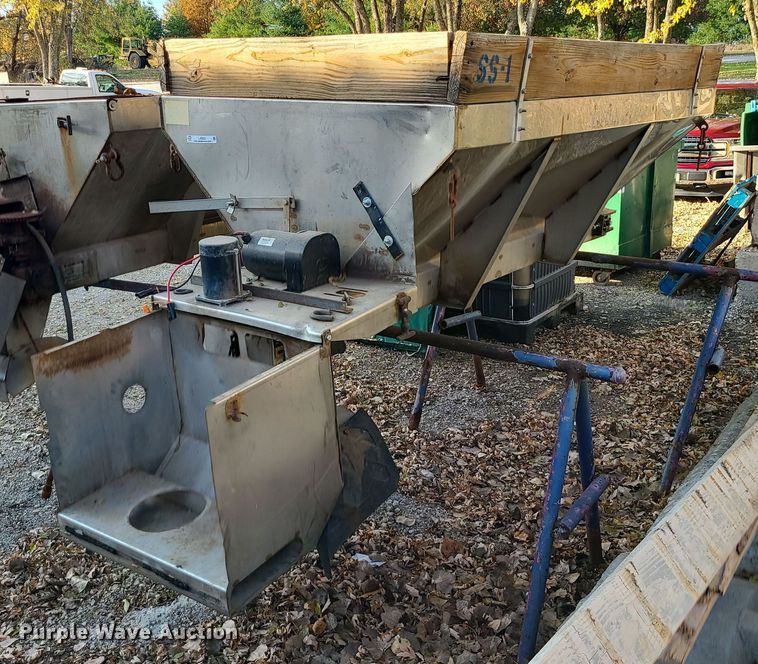 image for item LJ9325 American  spreader