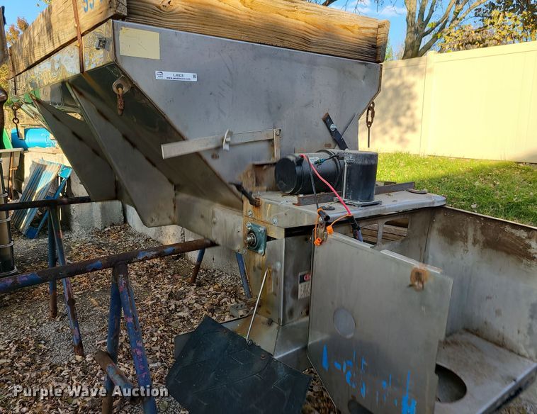 image for item LJ9325 American  spreader