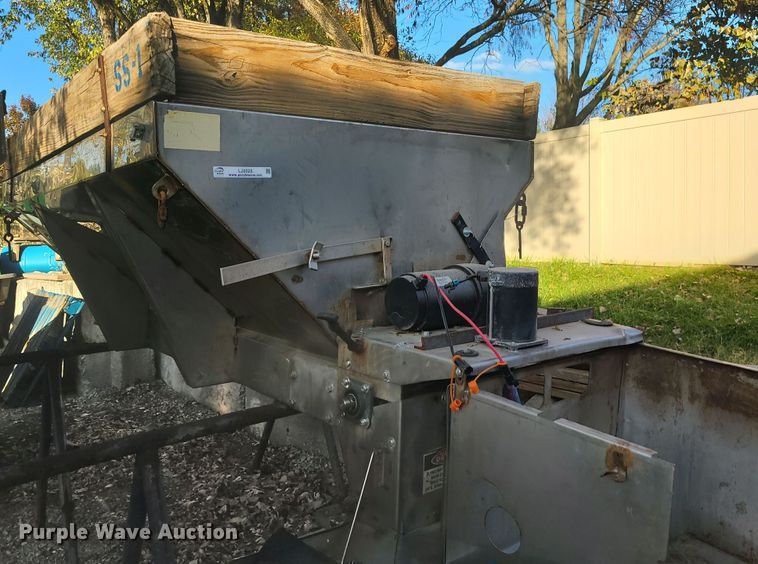 image for item LJ9325 American  spreader