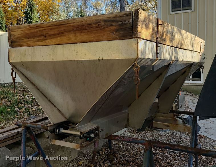 image for item LJ9325 American  spreader