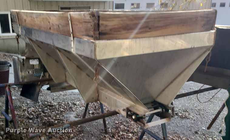 image for item LJ9325 American  spreader