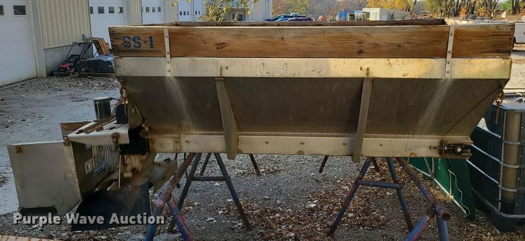 image for item LJ9325 American  spreader