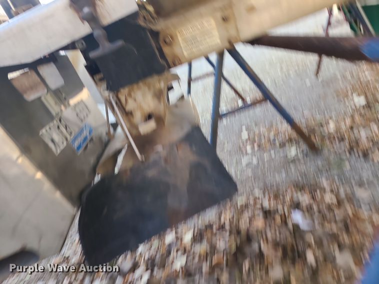 image for item LJ9325 American  spreader