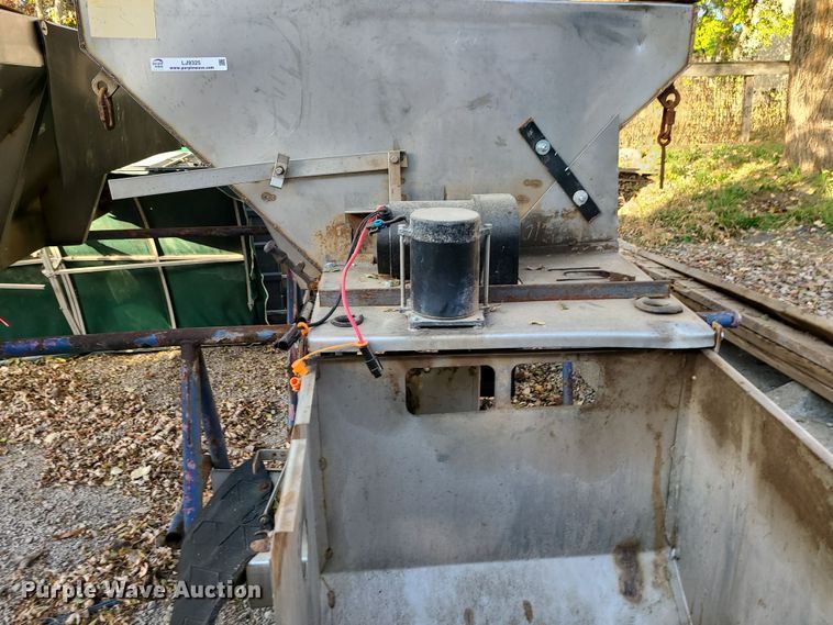 image for item LJ9325 American  spreader