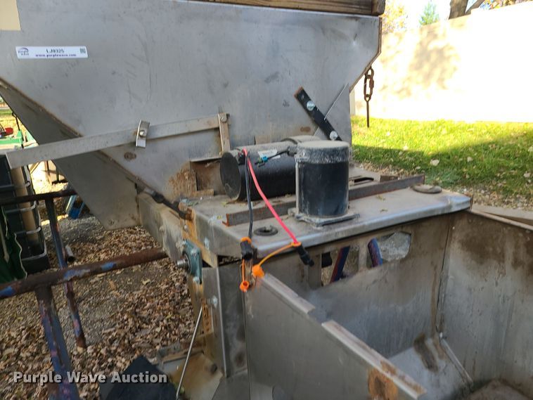 image for item LJ9325 American  spreader