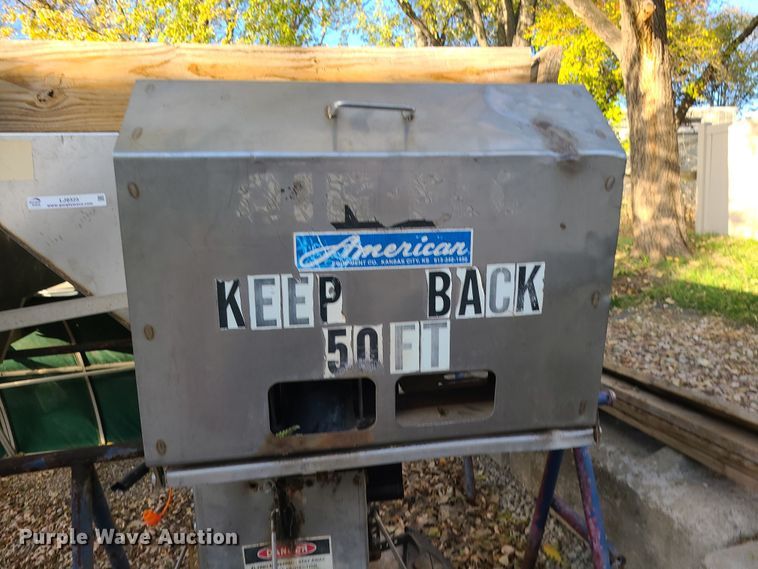 image for item LJ9325 American  spreader