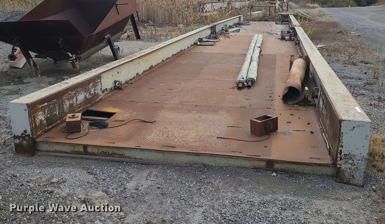 image for item LJ9336 Cardinal  scale frame