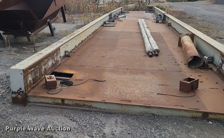 image for item LJ9336 Cardinal  scale frame