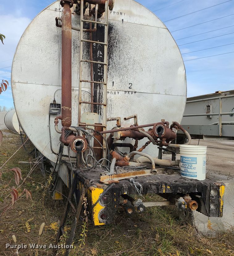 image for item LJ9343 Asphalt tank