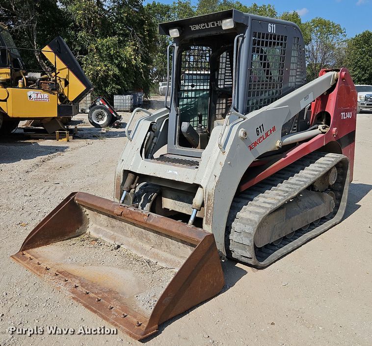 image for item LM9161 2004 Takeuchi TL140  tracked skid steer loader