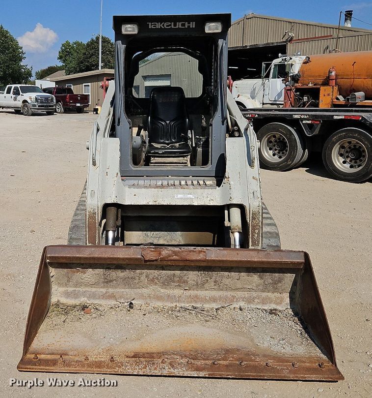 image for item LM9161 2004 Takeuchi TL140  tracked skid steer loader