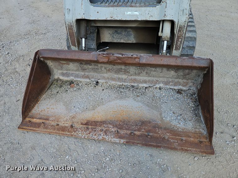 image for item LM9161 2004 Takeuchi TL140  tracked skid steer loader