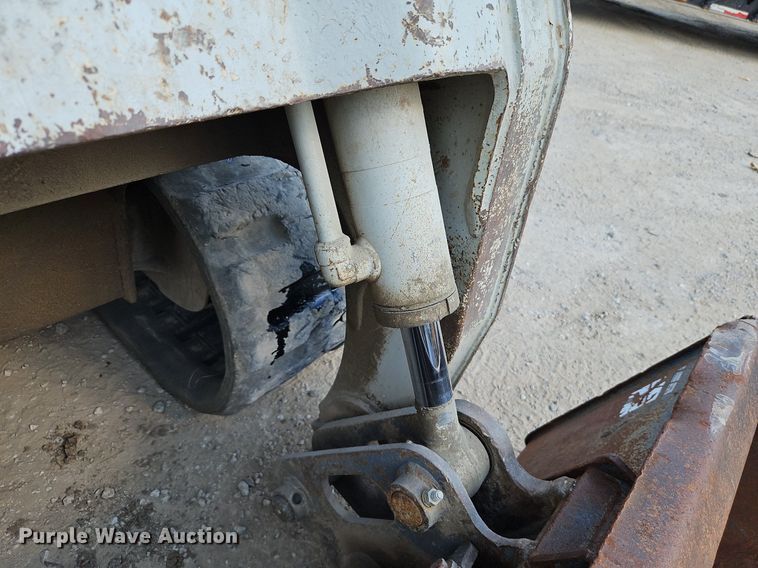 image for item LM9161 2004 Takeuchi TL140  tracked skid steer loader