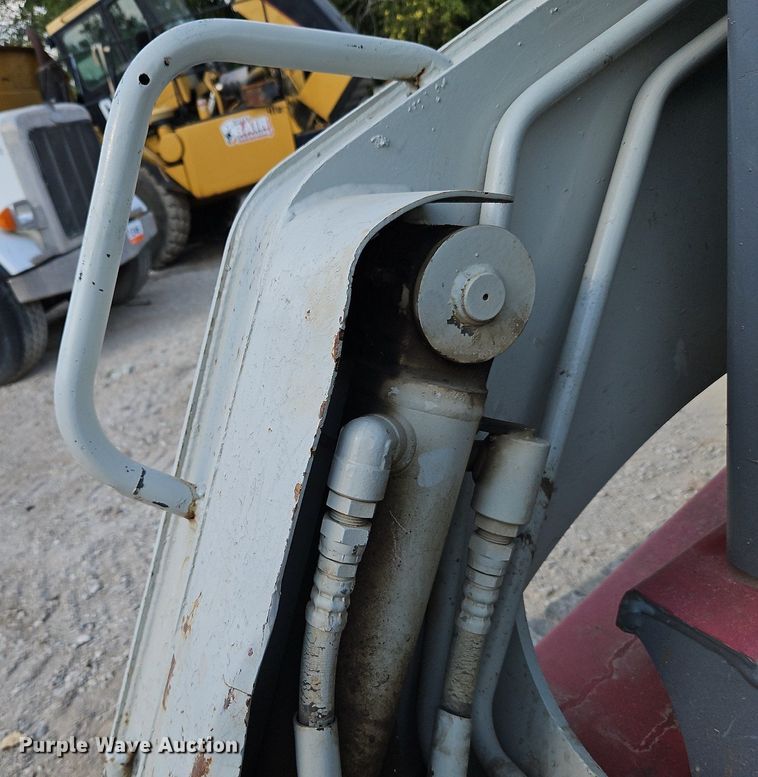 image for item LM9161 2004 Takeuchi TL140  tracked skid steer loader