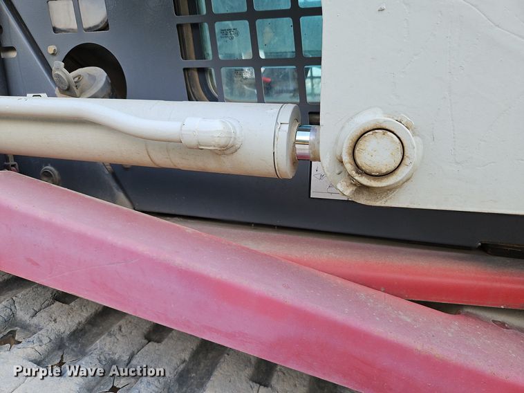 image for item LM9161 2004 Takeuchi TL140  tracked skid steer loader