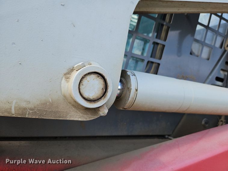 image for item LM9161 2004 Takeuchi TL140  tracked skid steer loader