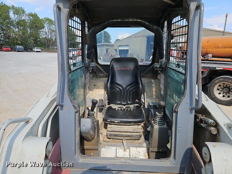 image for item LM9161 2004 Takeuchi TL140  tracked skid steer loader