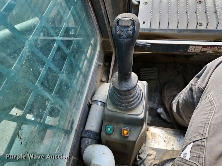 image for item LM9161 2004 Takeuchi TL140  tracked skid steer loader