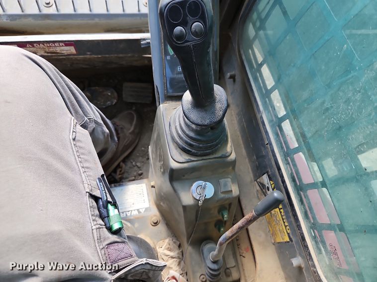 image for item LM9161 2004 Takeuchi TL140  tracked skid steer loader