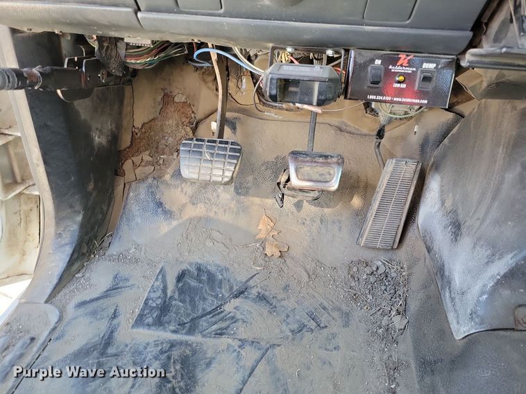 image for item LO9825 1999 Chevrolet C6500  dump truck