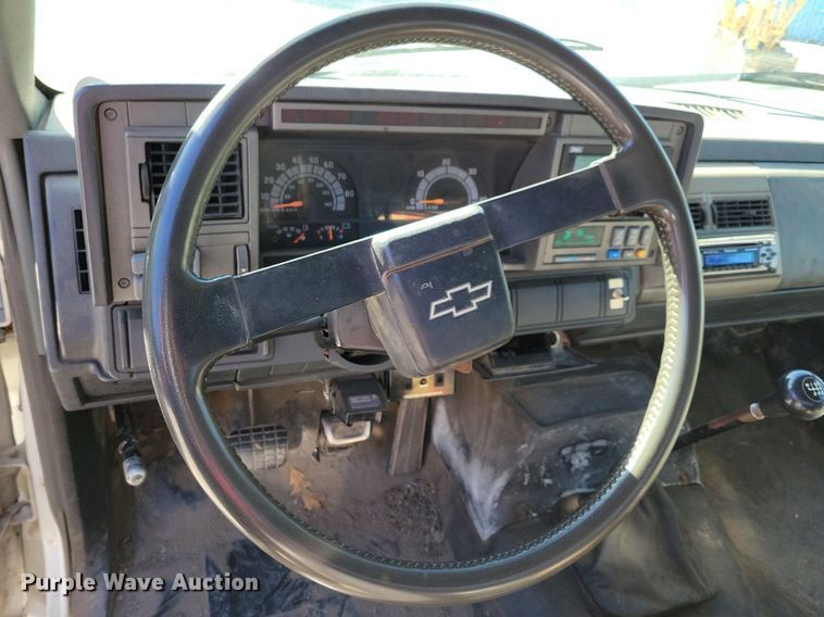 image for item LO9825 1999 Chevrolet C6500  dump truck