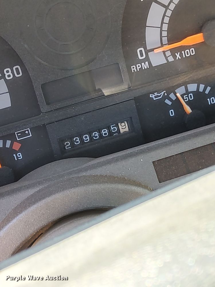 image for item LO9825 1999 Chevrolet C6500  dump truck