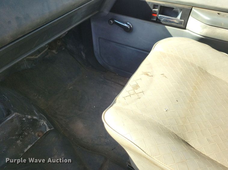 image for item LO9825 1999 Chevrolet C6500  dump truck