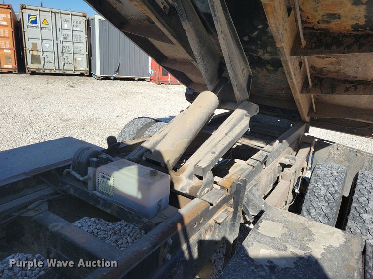 image for item LO9825 1999 Chevrolet C6500  dump truck