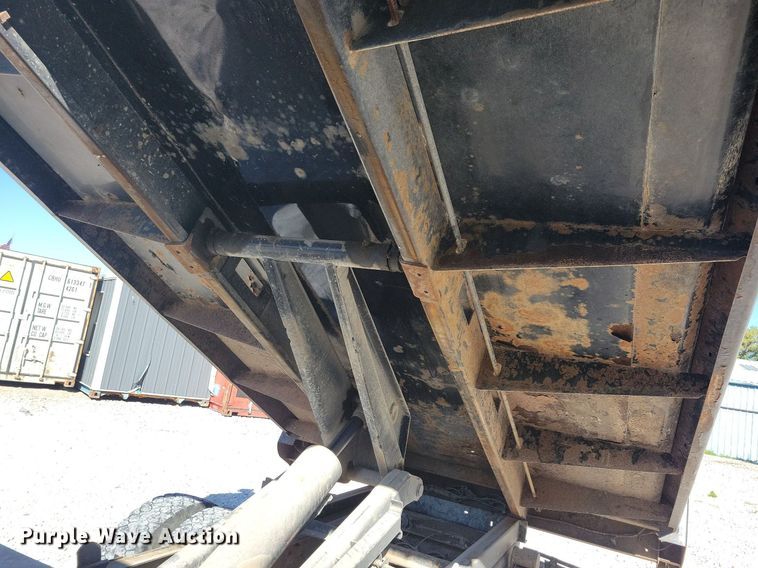 image for item LO9825 1999 Chevrolet C6500  dump truck