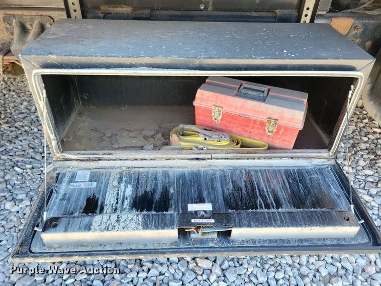 image for item LO9825 1999 Chevrolet C6500  dump truck