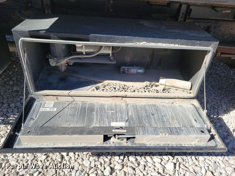 image for item LO9825 1999 Chevrolet C6500  dump truck