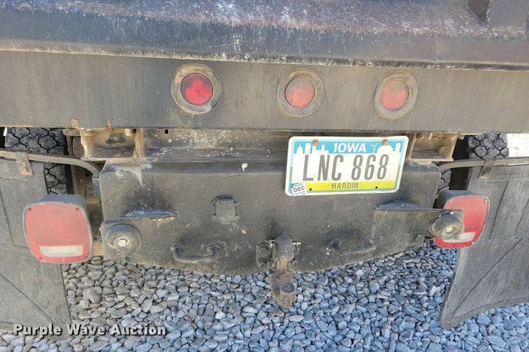 image for item LO9825 1999 Chevrolet C6500  dump truck