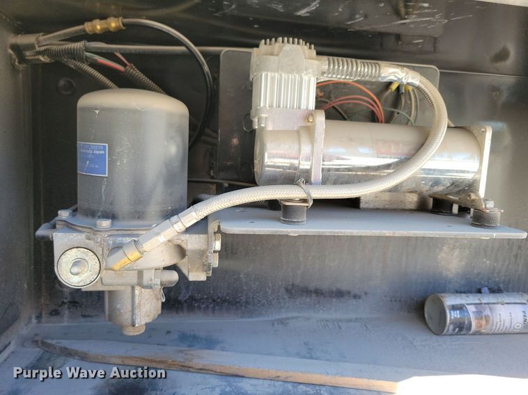 image for item LO9825 1999 Chevrolet C6500  dump truck