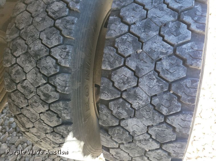 image for item LO9825 1999 Chevrolet C6500  dump truck